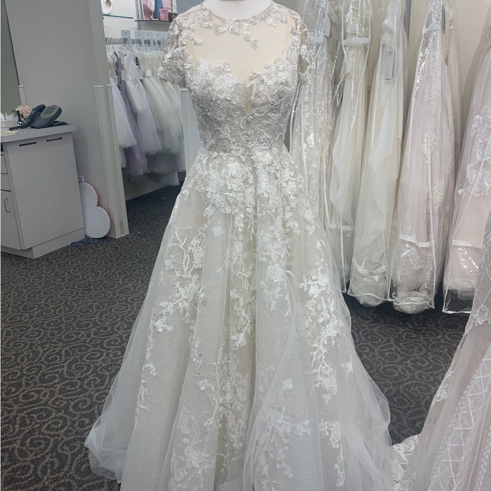 Elegant Lace Wedding Dress